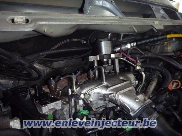 Injektoren rausnehmen aus Peugeot Expert /
                Citroen Jumpy / Fiat Scudo / Lancia mit 2.0 und 2.2
                Motoren